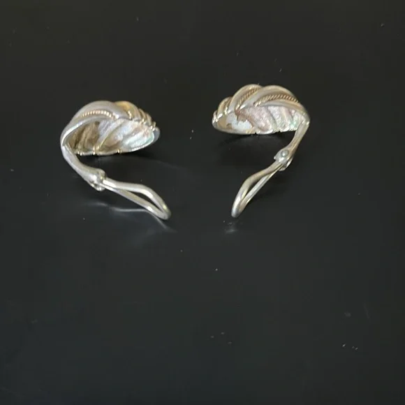 Tiffany and Company, Sterling, silver and 14 karat gold clip on earrings. - Picture 6 of 10